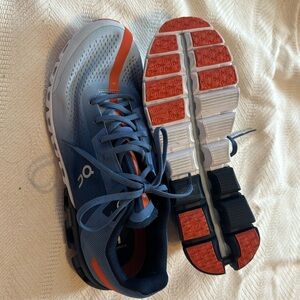 Men’s Sz 9.5 On Cloud Flow tennis shoes